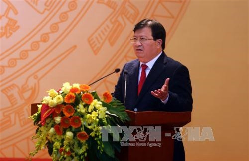 Phó Thủ tướng Trịnh Đình Dũng phát biểu tại hội nghị. Ảnh: Huy Hùng- TTXVN Phó Thủ tướng Trịnh Đình Dũng phát biểu tại hội nghị. Ảnh: Huy Hùng- TTXVN