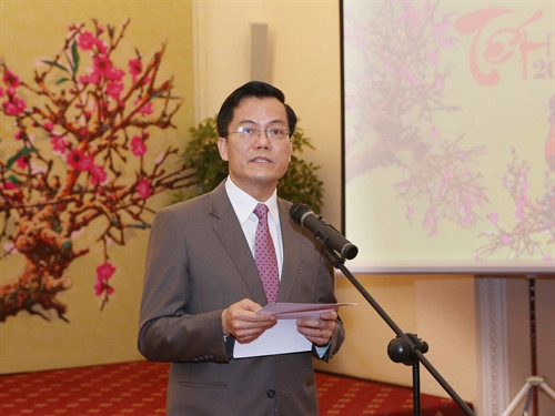 Thứ trưởng Bộ Ngoại giao Hà Kim Ngọc phát biểu tại buổi gặp mặt. Ảnh: Phương Hoa - TTXVN