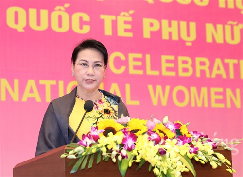 Chủ tịch Quốc hội Nguyễn Thị Kim Ngân phát biểu tại buổi gặp mặt. Ảnh: Trọng Đức – TTXVN