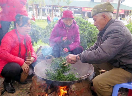 Phần thi sao chè của đội Hồng Thái 2