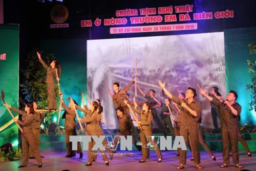 Tiết mục trong Chương trình nghệ thuật “Em ở nông trường em ra biên giới”. Ảnh: Xuân Dự - TTXVN