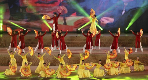 Chương trình nghệ thuật “Tiếng thơ ai động đất trời”. Ảnh: Thanh Tùng-TTXVN