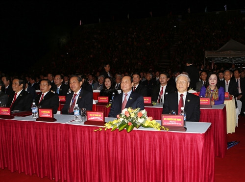 Tổng Bí thư Nguyễn Phú Trọng,, các đồng chí lãnh đạo Đảng , Nhà nước tại Lễ kỷ niệm. Ảnh: Trí Dũng- TTXVN