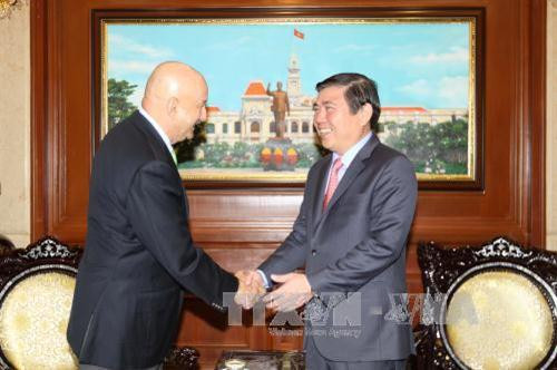 Chủ tịch UBND Thành phố Hồ Chí Minh Nguyễn Thành Phong tiếp nguyên Tổng thống Mexico (nhiệm kỳ 1988 – 1994) Carlos Salinas de Gortari đang có chuyến thăm và làm việc tại Việt Nam. Ảnh: Thanh Vũ – TTXVN