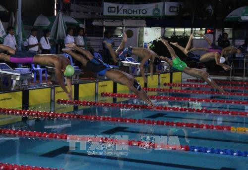 Xuất phát nội dung bơi sải nam. Ảnh: Xuân Dự - TTXVN