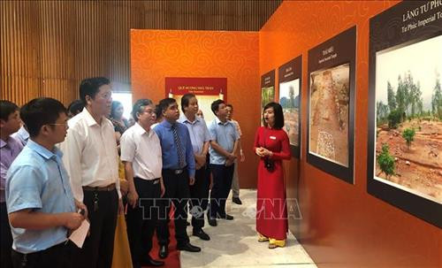 Trưng bày chuyên đề “Từ Thăng Long đến Yên Tử - Hành trình từ bậc minh quân đến đức Phật Hoàng”. Ảnh: Văn Đức – TTXVN Trưng bày chuyên đề “Từ Thăng Long đến Yên Tử - Hành trình từ bậc minh quân đến đức Phật Hoàng”. Ảnh: Văn Đức – TTXVN