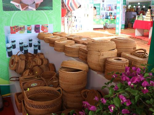 Một số hình ảnh về Gian hàng trưng bày của thành phố Hà Nội tại Hội chợ nông nghiệp và sản phẩm OCOP khu vực Tây Nguyên tại Đắk Lắk năm 2019.