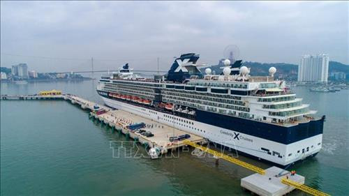 Tàu Celebrity Millennium chở vị khách Quốc tế thứ 15 triệu thăm Việt Nam. Ảnh: Trung Nguyên - TTXVN Tàu Celebrity Millennium chở vị khách Quốc tế thứ 15 triệu thăm Việt Nam. Ảnh: Trung Nguyên - TTXVN