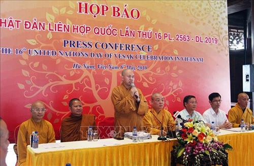 Thượng tọa Thích Đức Thiện, Phó Chủ tịch kiêm Tổng Thư ký Hội đồng Trị sự Trung ương Giáo hội Phật giáo Việt Nam, Tổng Thư ký Đại lễ Vesak 2019 trả lời câu hỏi của các phóng viên tại buổi họp báo. Ảnh: Nguyễn Dân – TTXVN Thượng tọa Thích Đức Thiện, Phó Chủ tịch kiêm Tổng Thư ký Hội đồng Trị sự Trung ương Giáo hội Phật giáo Việt Nam, Tổng Thư ký Đại lễ Vesak 2019 trả lời câu hỏi của các phóng viên tại buổi họp báo. Ảnh: Nguyễn Dân – TTXVN