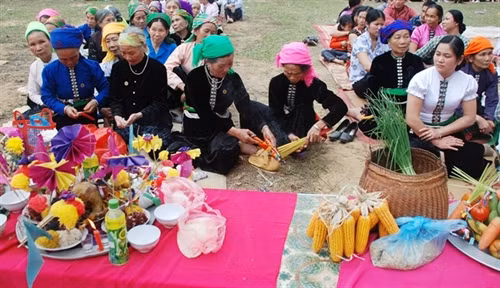 Một buổi cúng ma của người Thái.