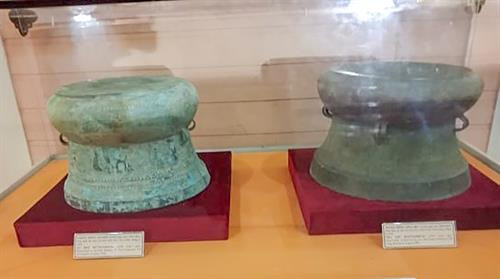 Trống đồng Trà Lộc trưng bày tại Bảo tàng tỉnh Quảng Trị. Ảnh : baoquangtri.vn Trống đồng Trà Lộc trưng bày tại Bảo tàng tỉnh Quảng Trị. Ảnh : baoquangtri.vn