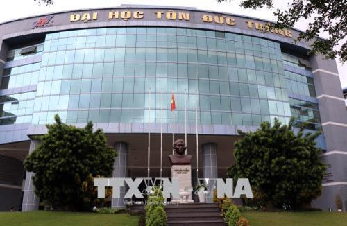 Tượng đài Chủ tịch Tôn Đức Thắng hiện diện trong khuôn viên Trường Đại học Tôn Đức Thắng. Ảnh: Xuân Khu – TTXVN Tượng đài Chủ tịch Tôn Đức Thắng hiện diện trong khuôn viên Trường Đại học Tôn Đức Thắng. Ảnh: Xuân Khu – TTXVN