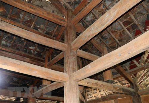 Mái nhà lợp đá của người Thái ngành Thái trắng tại thị xã Mường Lay (Điện Biên). Ảnh: Xuân Tiến - TTXVN Mái nhà lợp đá của người Thái ngành Thái trắng tại thị xã Mường Lay (Điện Biên). Ảnh: Xuân Tiến - TTXVN