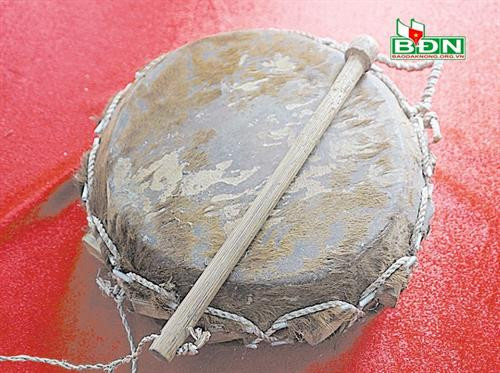 Trống nêm - một loại nhạc cụ độc đáo của người Dao Trống nêm - một loại nhạc cụ độc đáo của người Dao