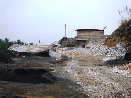 Lò vôi - nơi xảy ra vụ tai nạn loa động thương tâm. Ảnh: Trịnh Duy Hưng- TTXVN