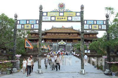 Hoàng cung Huế là 1 trong 7 điểm tham quan du lịch hàng đầu Việt Nam ảnh 3