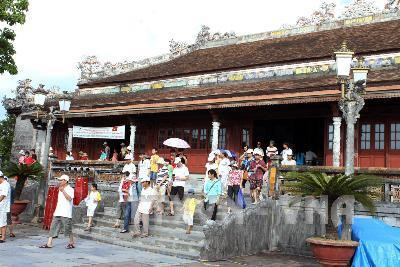 Hoàng cung Huế là 1 trong 7 điểm tham quan du lịch hàng đầu Việt Nam ảnh 4