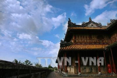 Hoàng cung Huế là 1 trong 7 điểm tham quan du lịch hàng đầu Việt Nam ảnh 2