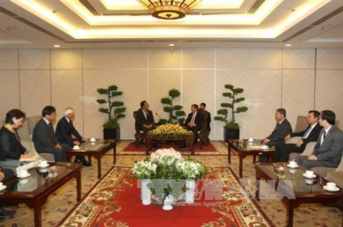 Chủ tịch UBND Nguyễn Thành Phong tiếp Thứ trưởng Bộ Nội vụ va Truyền thông Nhật Bản Sasajima Takayuki. Ảnh: Thanh Vũ - TTXVN