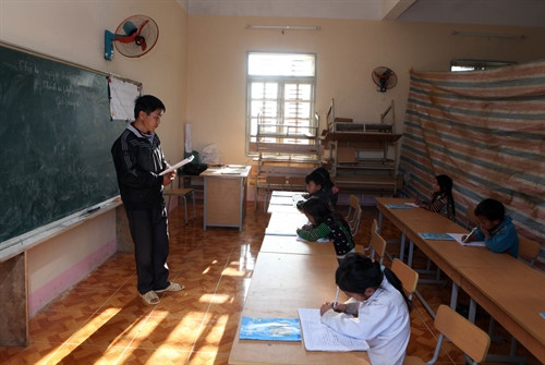 Phòng học mượn tại điểm trường Huổi Sản, thuộc Trường Tiểu học xã Nậm Giôn, huyện Mường La. Phòng học mượn tại điểm trường Huổi Sản, thuộc Trường Tiểu học xã Nậm Giôn, huyện Mường La.