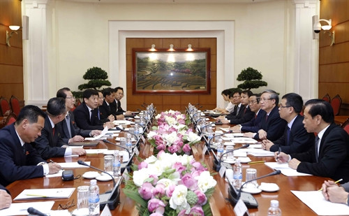 Đồng chí Trần Quốc Vượng, Ủy viên Bộ Chính trị, Bí thư Trung ương Đảng, Chủ nhiệm Ủy ban Kiểm tra Trung ương hội đàm với đồng chí Chuê Thê Bốc, Ủy viên Bộ Chính trị, Phó Chủ tịch Ban Chấp hành Trung ương Đảng Lao động Triều Tiên. Ảnh: An Đăng – TTXVN Đồng chí Trần Quốc Vượng, Ủy viên Bộ Chính trị, Bí thư Trung ương Đảng, Chủ nhiệm Ủy ban Kiểm tra Trung ương hội đàm với đồng chí Chuê Thê Bốc, Ủy viên Bộ Chính trị, Phó Chủ tịch Ban Chấp hành Trung ương Đảng Lao động Triều Tiên. Ảnh: An Đăng – TTXVN