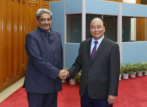 Ngày 6/6/2016, tại Trụ sở Chính phủ, Thủ tướng Nguyễn Xuân Phúc tiếp ông Manohar Parrikar, Bộ trưởng Bộ Quốc phòng Ấn Độ đang ở thăm và làm việc tại Việt Nam. Ảnh: Thống Nhất-TTXVN Ngày 6/6/2016, tại Trụ sở Chính phủ, Thủ tướng Nguyễn Xuân Phúc tiếp ông Manohar Parrikar, Bộ trưởng Bộ Quốc phòng Ấn Độ đang ở thăm và làm việc tại Việt Nam. Ảnh: Thống Nhất-TTXVN