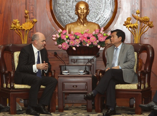 Ủy viên Bộ Chính trị, Bí thư Thành ủy Thành phố Hồ Chí Minh Đinh La Thăng tiếp ông Steven Joyce, Bộ Giáo dục Đại học, Kỹ năng và Việc làm, Phát triển Kinh tế, Khoa học và Sáng tạo New Zealand đang có chuyến thăm và làm việc tại Việt Nam. Ảnh: Thanh Vũ – TTXVN Ủy viên Bộ Chính trị, Bí thư Thành ủy Thành phố Hồ Chí Minh Đinh La Thăng tiếp ông Steven Joyce, Bộ Giáo dục Đại học, Kỹ năng và Việc làm, Phát triển Kinh tế, Khoa học và Sáng tạo New Zealand đang có chuyến thăm và làm việc tại Việt Nam. Ảnh: Thanh Vũ – TTXVN