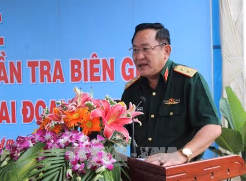 Dự án xây dựng tuyến đường dài 270 km, mặt đường nhựa rộng 3,5 mét nằm dọc tuyến biên giới Việt Nam - Campuchia thuộc 3 tỉnh Tây Ninh, Long An, Bình Phước. Ảnh: Lê Đức Hoảnh-TTXVN