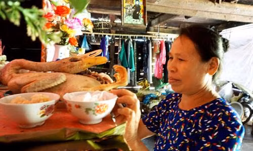 Mâm cổ cúng của người Tày, Nùng trong ngày Tết So lọc không thể thiếu thịt vịt và bún.