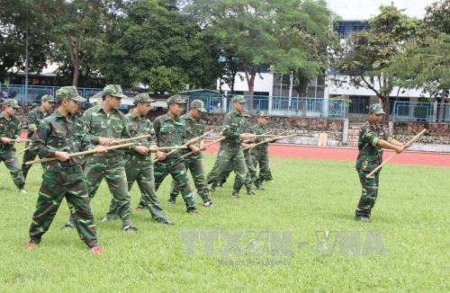 Học sinh được luyện tập như môi trường quân đội. Ảnh: Thu Hoài – TTXVN Học sinh được luyện tập như môi trường quân đội. Ảnh: Thu Hoài – TTXVN