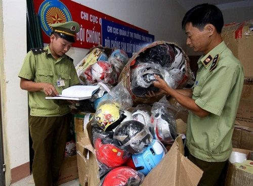 Nghị định số 87/2016/NĐ-CP sẽ tạo cơ hội cho người tiêu dùng sử dụng mũ bảo hiểm đạt quy chuẩn. Ảnh: TĐC Nghị định số 87/2016/NĐ-CP sẽ tạo cơ hội cho người tiêu dùng sử dụng mũ bảo hiểm đạt quy chuẩn. Ảnh: TĐC