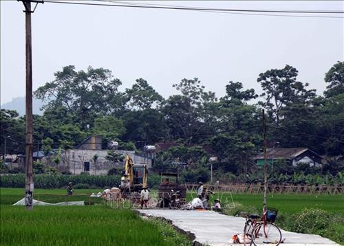 Đường nội đồng ở xã Sơn Nam, huyện Sơn Dương được bê tông hóa. Ảnh Quang Đán - TTXVN Đường nội đồng ở xã Sơn Nam, huyện Sơn Dương được bê tông hóa. Ảnh Quang Đán - TTXVN
