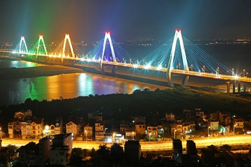 Cầu Nhật Tân (Hà Nội) - một trong ba cây cầu có số nhịp dây văng lớn nhất thế giới, với thiết kế gồm 5 trụ tháp, tượng trưng cho 5 cửa ô của Hà Nội, 5 cánh hoa đào của làng đào Nhật Tân, thể hiện tình hữu nghị Việt Nam-Nhật Bản. Ảnh: TTXVN Cầu Nhật Tân (Hà Nội) - một trong ba cây cầu có số nhịp dây văng lớn nhất thế giới, với thiết kế gồm 5 trụ tháp, tượng trưng cho 5 cửa ô của Hà Nội, 5 cánh hoa đào của làng đào Nhật Tân, thể hiện tình hữu nghị Việt Nam-Nhật Bản. Ảnh: TTXVN