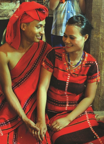 Cô dâu, chú rể trong ngày cưới