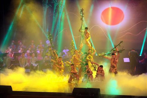 Chương trình nghệ thuật trong đêm khai mạc. Ảnh: Trịnh Bang Nhiệm - TTXVN Chương trình nghệ thuật trong đêm khai mạc. Ảnh: Trịnh Bang Nhiệm - TTXVN