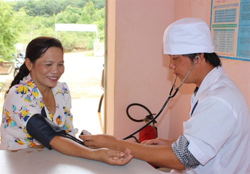 Tỷ lệ người dân trong xã tham gia BHYT đạt 70% Tỷ lệ người dân trong xã tham gia BHYT đạt 70%