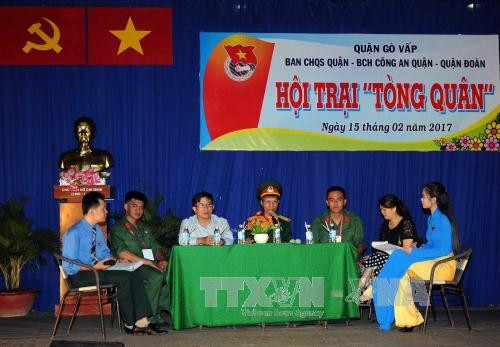 Giao lưu 3 thế hệ quân nhân tại Hội Trại Tòng Quân 2017. Ảnh: An Hiếu - TTXVN