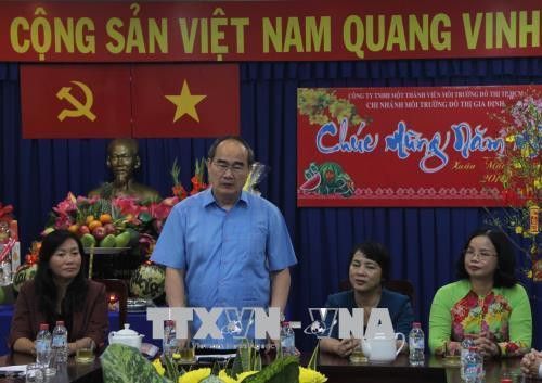 Bí thư Thành ủy Thành phố Hồ Chí Minh Nguyễn Thiện Nhân phát biểu tại buổi thăm và chúc Tết công nhân vệ sinh môi trường. Ảnh: Xuân Dự - TTXVN