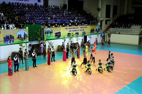 Tiết mục văn nghệ tai lễ khai mạc hội thi. Ảnh: Hưng Thịnh – TTXVN Tiết mục văn nghệ tai lễ khai mạc hội thi. Ảnh: Hưng Thịnh – TTXVN