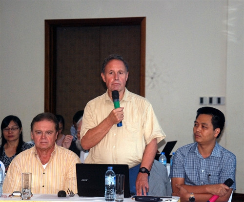 Giáo sư người Đức Schocder phát biểu tại hội nghị. Ảnh THanh Thủy- TTXVN Giáo sư người Đức Schocder phát biểu tại hội nghị. Ảnh THanh Thủy- TTXVN