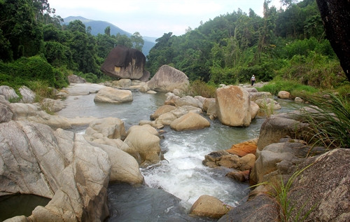 Suối nước ở xã An Quang, huyện An Lão với vẻ đẹp hoang sơ, quanh năm nước trong xanh