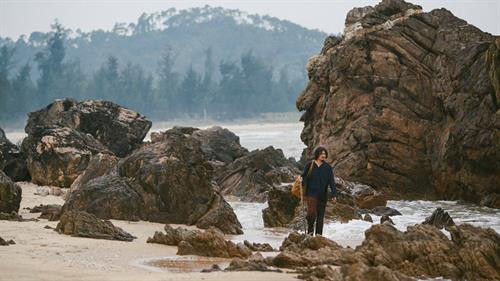 Trong phim “Người bất tử” có các địa danh ở Hà Nội, Hà Nam, Hưng Yên, Quảng Bình, Thành phố Hồ Chí Minh, Tiền Giang, Đồng Nai… với địa hình đa dạng từ đồng bằng, thung lũng, thảo nguyên đến đường rừng, hang động, biển. Trong phim “Người bất tử” có các địa danh ở Hà Nội, Hà Nam, Hưng Yên, Quảng Bình, Thành phố Hồ Chí Minh, Tiền Giang, Đồng Nai… với địa hình đa dạng từ đồng bằng, thung lũng, thảo nguyên đến đường rừng, hang động, biển.