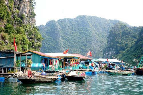 Làng chài Cửa Vạn - Vịnh Hạ Long . Ảnh: Nguồn dulichvn.org.vn Làng chài Cửa Vạn - Vịnh Hạ Long . Ảnh: Nguồn dulichvn.org.vn