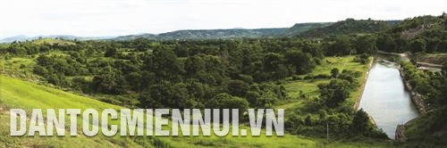 Toàn cảnh huyện Phú Thiện (Gia Lai) nhìn từ hồ thủy lợi Ayun Hạ. Ảnh: An Thành Đạt - TTXVN