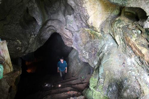 Lối vào động Nàng Tiên. Ảnh: Bùi Đức Hiếu - TTXVN