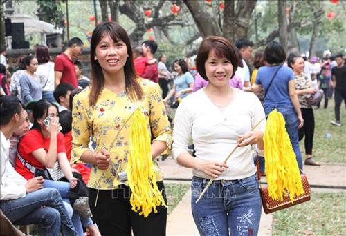 Lễ rước cỏ voi của người dân thôn Xuân Tảo, xã Xuân Giang. Ảnh: Quang Quyết - TTXVN Người dân xin lộc hoa tre trong ngày hội cầu mong một năm sức khỏe, may mắn…Ảnh: Quang Quyết - TTXVN Lễ rước cỏ voi của người dân thôn Xuân Tảo, xã Xuân Giang. Ảnh: Quang Quyết - TTXVN Lễ rước trầu cau của người dân thôn Đan Tảo, xã Tân Minh. Ảnh: Quang Quyết - TTXVN Nghi thức rước vị nữ tướng tại Lễ hội đền Sóc năm 2019. Ảnh: Quang Quyết - TTXVN Lễ rước ngà voi của người dân thôn Đức Hậu, xã Đức Hòa. Ảnh: Quang Quyết - TTXVN Quang cảnh Lễ khai hội đền Sóc năm 2019. Ảnh: Quang Quyết - TTXVN Đông đảo du khách thập phương về dự lễ khai hội đền Sóc năm 2019. Ảnh: Quang Quyết - TTXVN Lễ rước voi chiến của người dân thôn Dược Thượng, xã Tiên Dược. Ảnh: Quang Quyết - TTXVN Lễ rước cầu húc của người dân thôn Xuân Dục, xã Tân Minh. Ảnh: Quang Quyết - TTXVN Lễ rước cỏ voi của người dân thôn Xuân Tảo, xã Xuân Giang. Ảnh: Quang Quyết - TTXVN Người dân xin lộc hoa tre trong ngày hội cầu mong một năm sức khỏe, may mắn…Ảnh: Quang Quyết - TTXVN Lễ rước cỏ voi của người dân thôn Xuân Tảo, xã Xuân Giang. Ảnh: Quang Quyết - TTXVN Lễ rước trầu cau của người dân thôn Đan Tảo, xã Tân Minh. Ảnh: Quang Quyết - TTXVN Nghi thức rước vị nữ tướng tại Lễ hội đền Sóc năm 2019. Ảnh: Quang Quyết - TTXVN Lễ rước ngà voi của người dân thôn Đức Hậu, xã Đức Hòa. Ảnh: Quang Quyết - TTXVN Quang cảnh Lễ khai hội đền Sóc năm 2019. Ảnh: Quang Quyết - TTXVN Đông đảo du khách thập phương về dự lễ khai hội đền Sóc năm 2019. Ảnh: Quang Quyết - TTXVN Lễ rước voi chiến của người dân thôn Dược Thượng, xã Tiên Dược. Ảnh: Quang Quyết - TTXVN Lễ rước cầu húc của người dân thôn Xuân Dục, xã Tân Minh. Ảnh: Quang Quyết - TTXVN