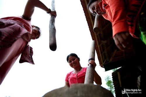 Cận cảnh những chiếc cối giã gạo truyền thống của đồng bào miền Tây xứ Nghệ ảnh 8