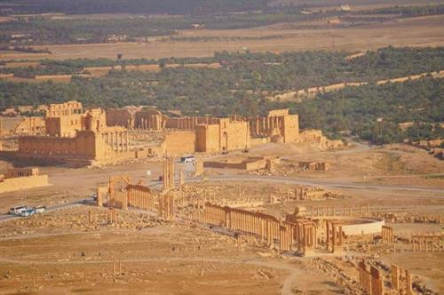 Nhà hát lớn tại Palmyra và các lăng mộ cổ ở ngoại ô thành phố thủ đô Nhà hát lớn tại Palmyra và các lăng mộ cổ ở ngoại ô thành phố thủ đô