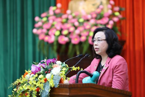 Bà Ngô Thị Thanh Hằng, Ủy viên Trung ương Đảng, Phó Bí thư Thường trực Thành ủy, Trưởng ban Chỉ đạo Chương trình 02 yêu cầu các quận, huyện, thị xã cần tiếp tục tuyên truyền bằng nhiều hình thức để tạo sự đồng thuận, thống nhất cao trong nhân dân, phấn đấu đến cuối năm 2018 có thêm 26 xã trở lên đạt chuẩn nông thôn mới.