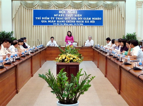 Chiều 24/5/2016, UBND Thành phố Hồ Chí Minh tổ chức Hội nghị Sơ kết thực hiện thí điểm ủy thác Quỹ xóa đói giảm nghèo qua Ngân hàng Chính sách xã hội. Trong ảnh: Phó Chủ tịch Ủy ban nhân dân Thành phố Hồ Chí Minh Lê Thị Thu phát biểu tại Hội nghị. Ảnh: Hoàng Hải-TTXVN Chiều 24/5/2016, UBND Thành phố Hồ Chí Minh tổ chức Hội nghị Sơ kết thực hiện thí điểm ủy thác Quỹ xóa đói giảm nghèo qua Ngân hàng Chính sách xã hội. Trong ảnh: Phó Chủ tịch Ủy ban nhân dân Thành phố Hồ Chí Minh Lê Thị Thu phát biểu tại Hội nghị. Ảnh: Hoàng Hải-TTXVN